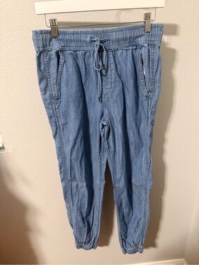 Light Blue Jean Women’s Jogger Pants with Drawstring Waist. Size X-Small by GAP